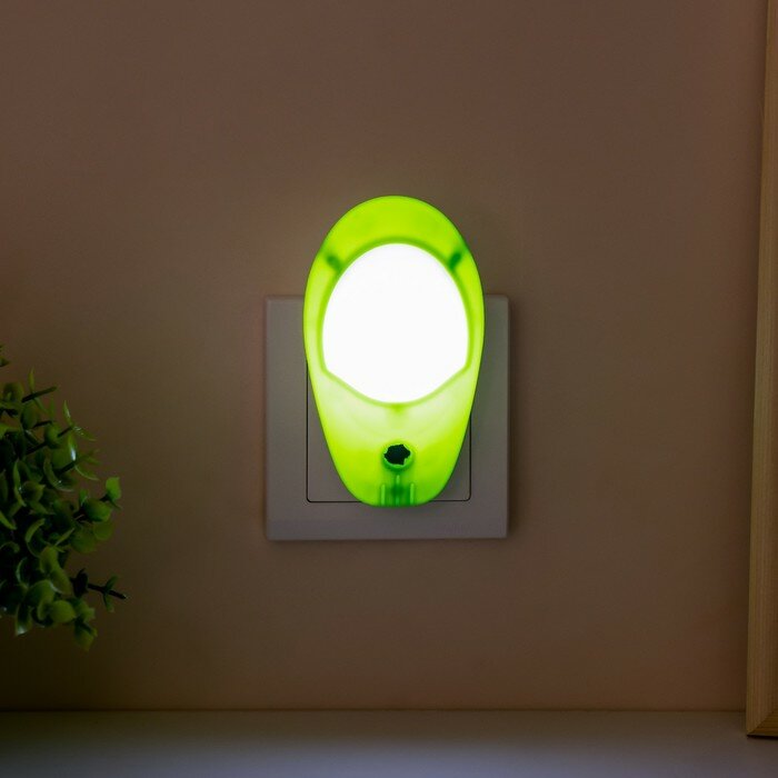Ночник "Ночка" LED зеленый 2,5х6,5х11 см - фотография № 4