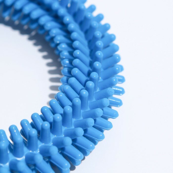 Игрушка "Кольцо с шипами №6", 15,5 см, синяя - фотография № 3