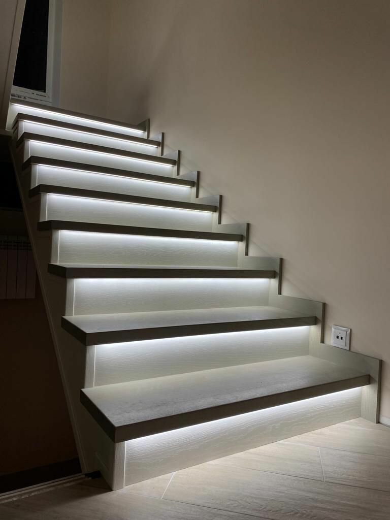 Комплект подсветки лестницы на 18 ступеней (L-1000 мм) с датчиками движения (цвет - серебро), тип свечения - холодный белый (6000К) - фотография № 16