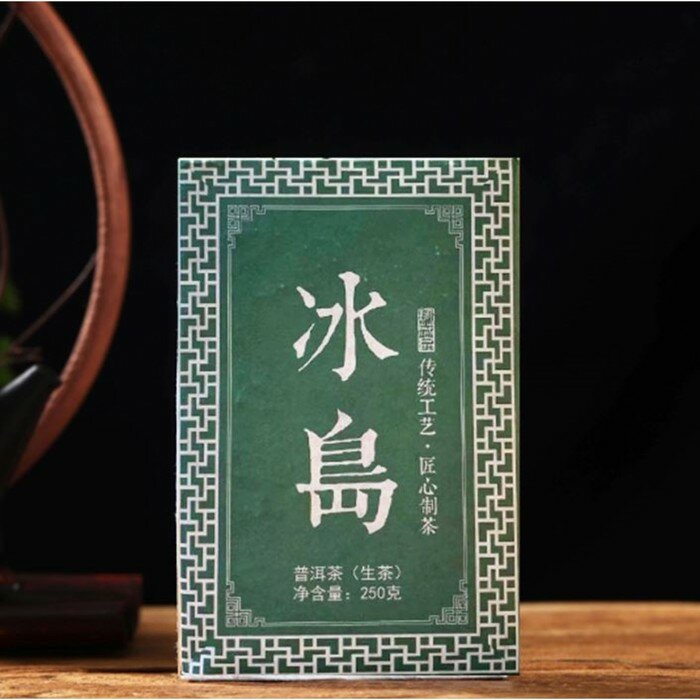 Китайский выдержанный зелены чай "Шен Пуэр. Bulang shan", 250 г, 2018 г, Юньнань, кирпич - фотография № 1
