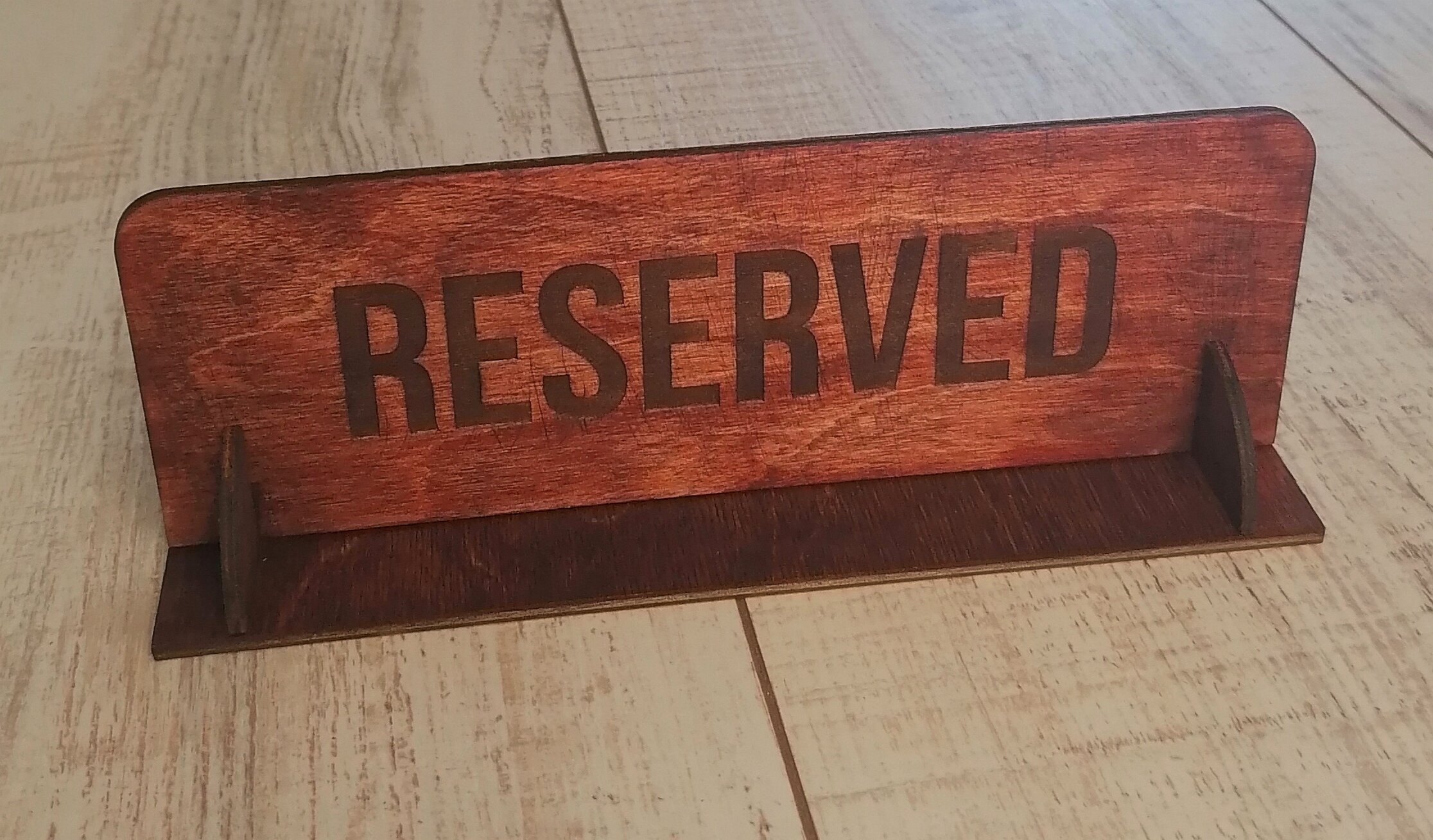 Табличка на стол 20 х 7 см RESERVED для ресторанов баров кафе / тейбл стенд Reserved / настольная информационная табличка из дерева