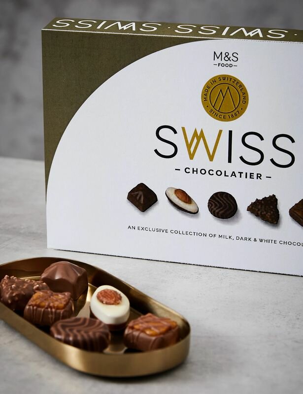 Кондитерский сюрприз-бокс Mark and Spencer Swiss Chocolate Gift Bag Швейцарский шоколад - фотография № 2