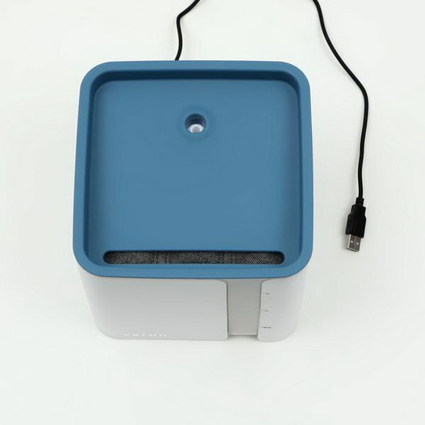Фонтанчик для животных 2 л, от USB, бело-синий - фотография № 3