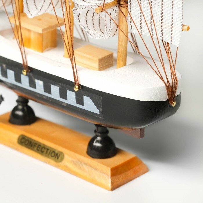 Корабль сувенирный малый «Трёхмачтовый», борта чёрные с белой полосой, паруса белые, 20 × 5 × 19 см - фотография № 10