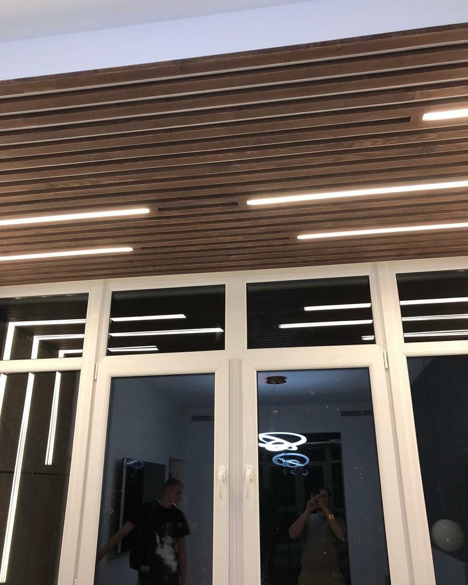 Потолочно-стеновые рейки с подсветкой из Сосны 40х20мм - фотография № 3