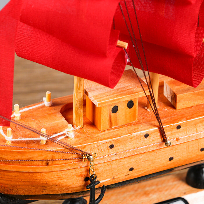 Корабль сувенирный малый «Дакия», борта светлое дерево, паруса алые, 5×23×22 см - фотография № 6
