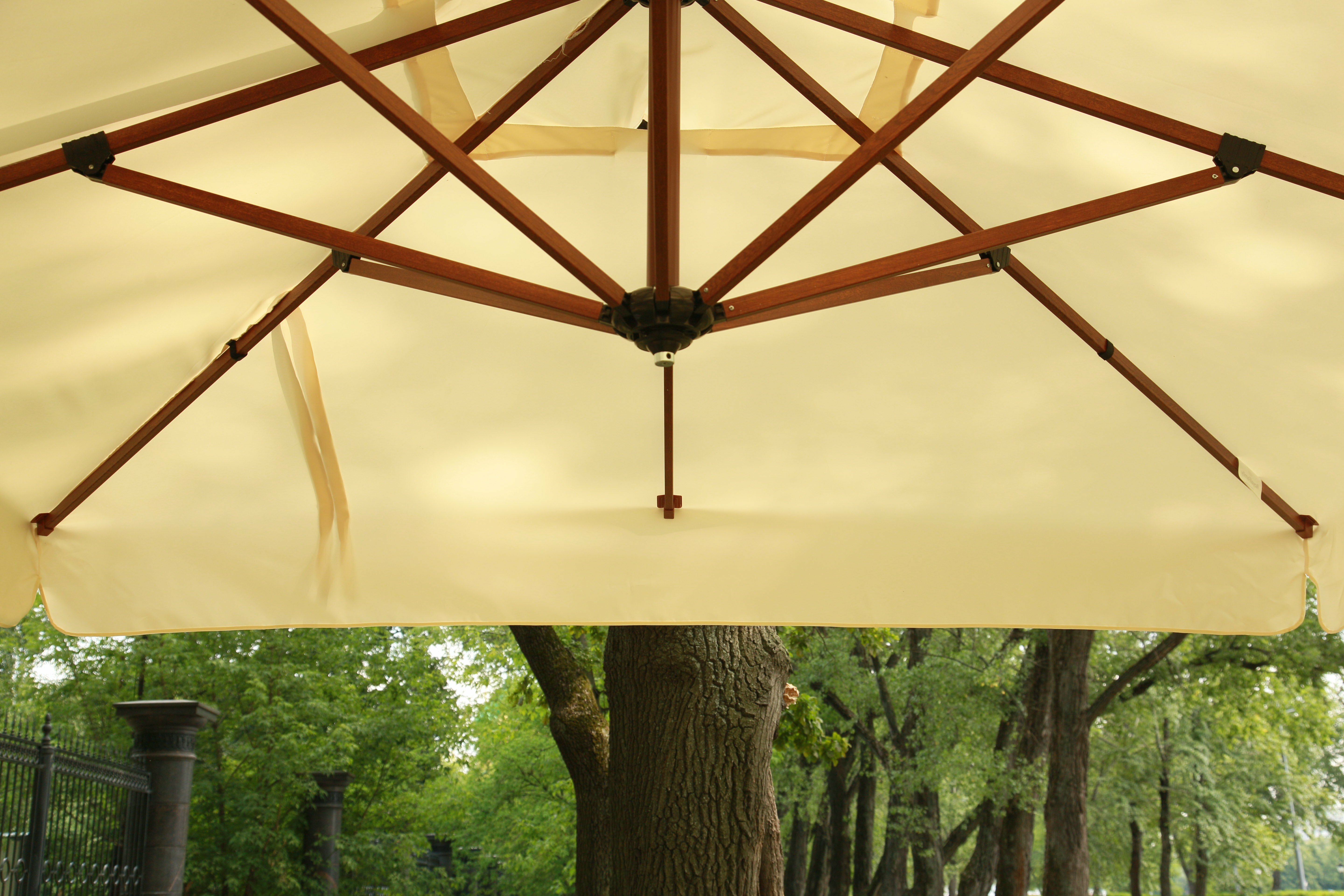 Профeссиональный зонт MAESTRO WOOD 300 квадратный с базой-основанием - фотография № 4