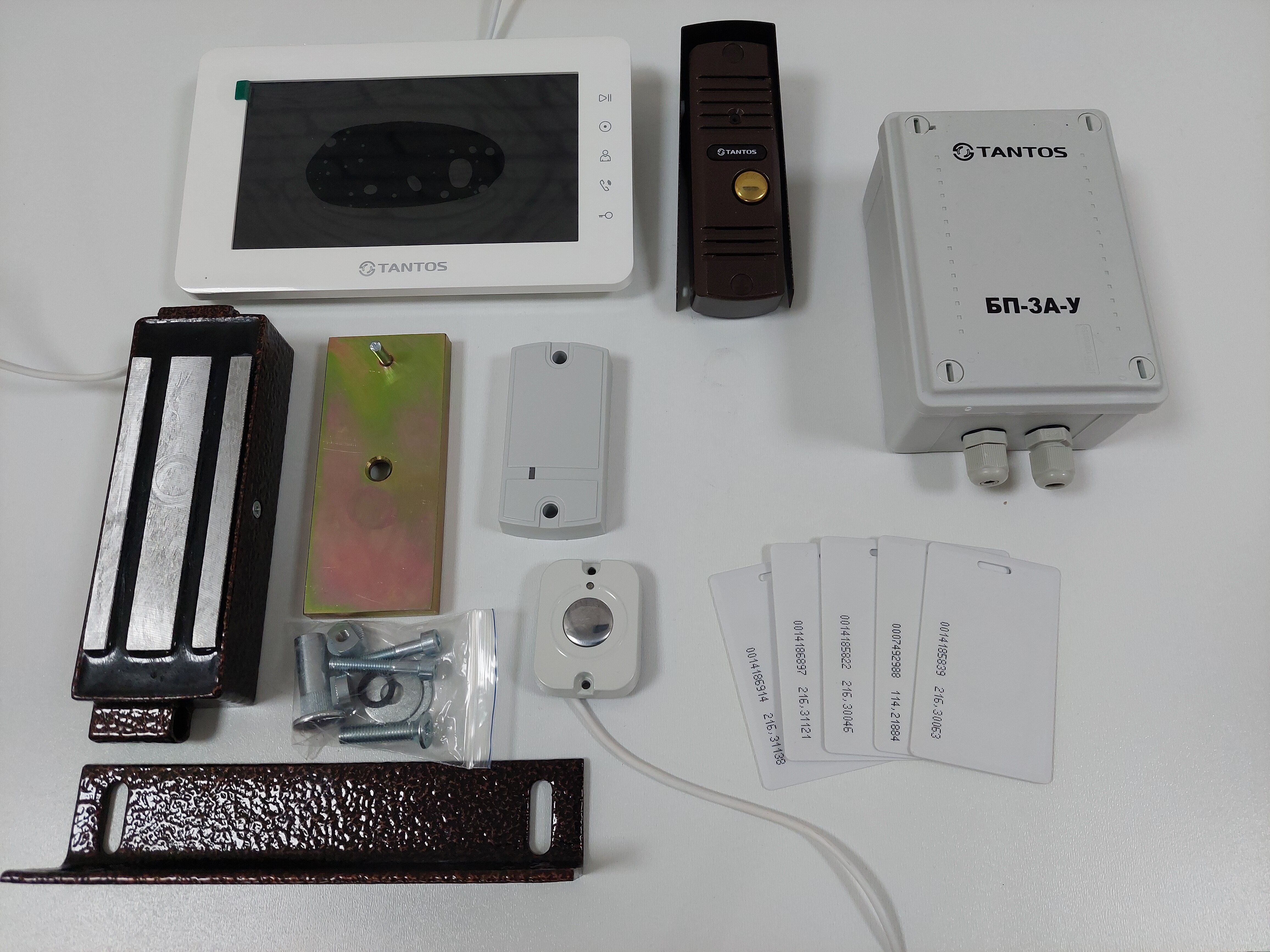 Видеодомофон Mia Kit с электромагнитным замком и картами бесконтактными. Комплект №52. - фотография № 2