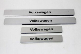 Накладки на пороги Volkswagen Touareg 2013г.