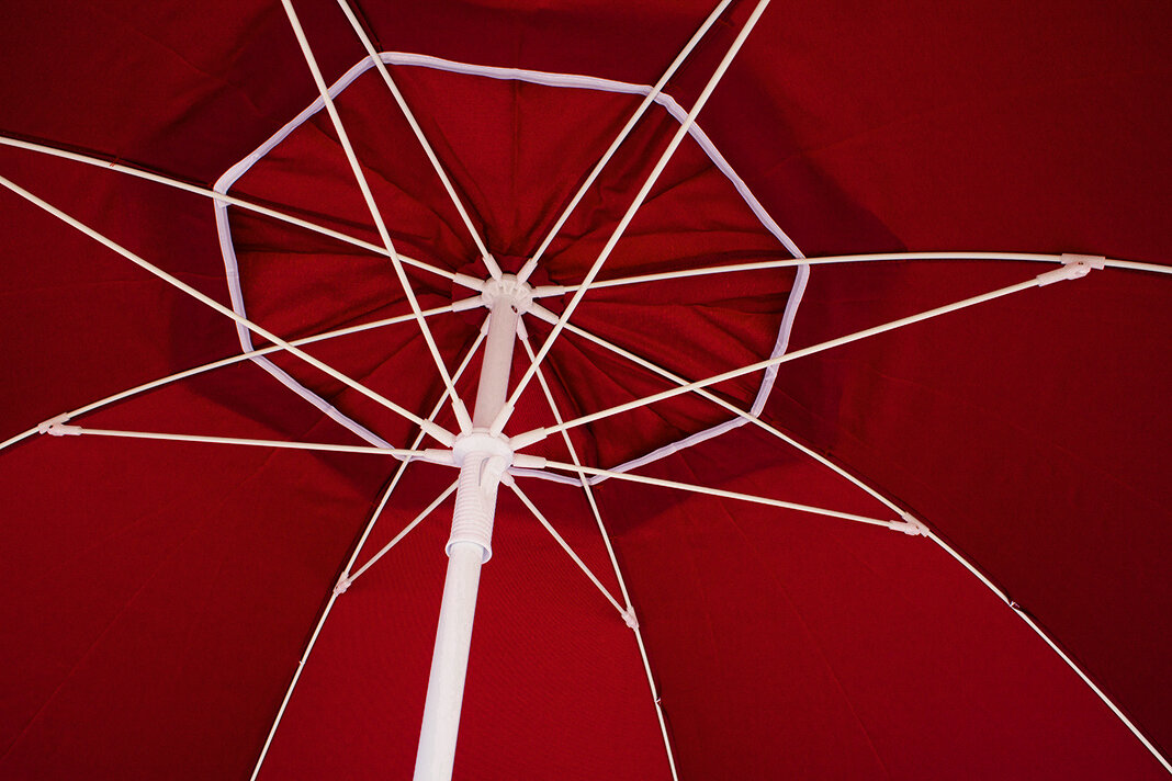 Зонт пляжный круглый складной с металлической ручкой, с клапаном, 200 см, красный - фотография № 2