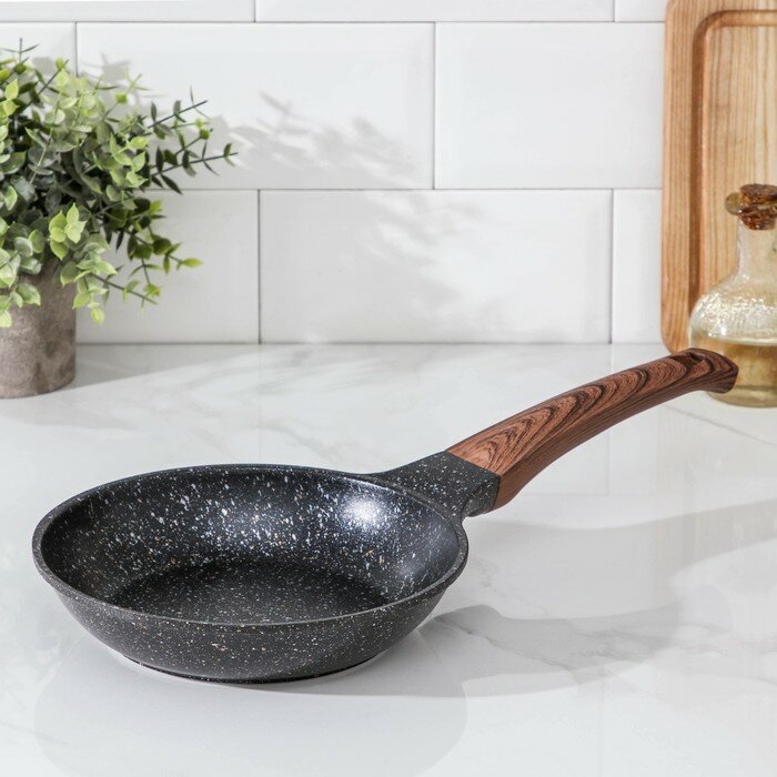 Доляна Сковорода Доляна Granit lux, d=21 см, пластиковая ручка, индукция, антипригарное покрытие, цвет тёмно-серый