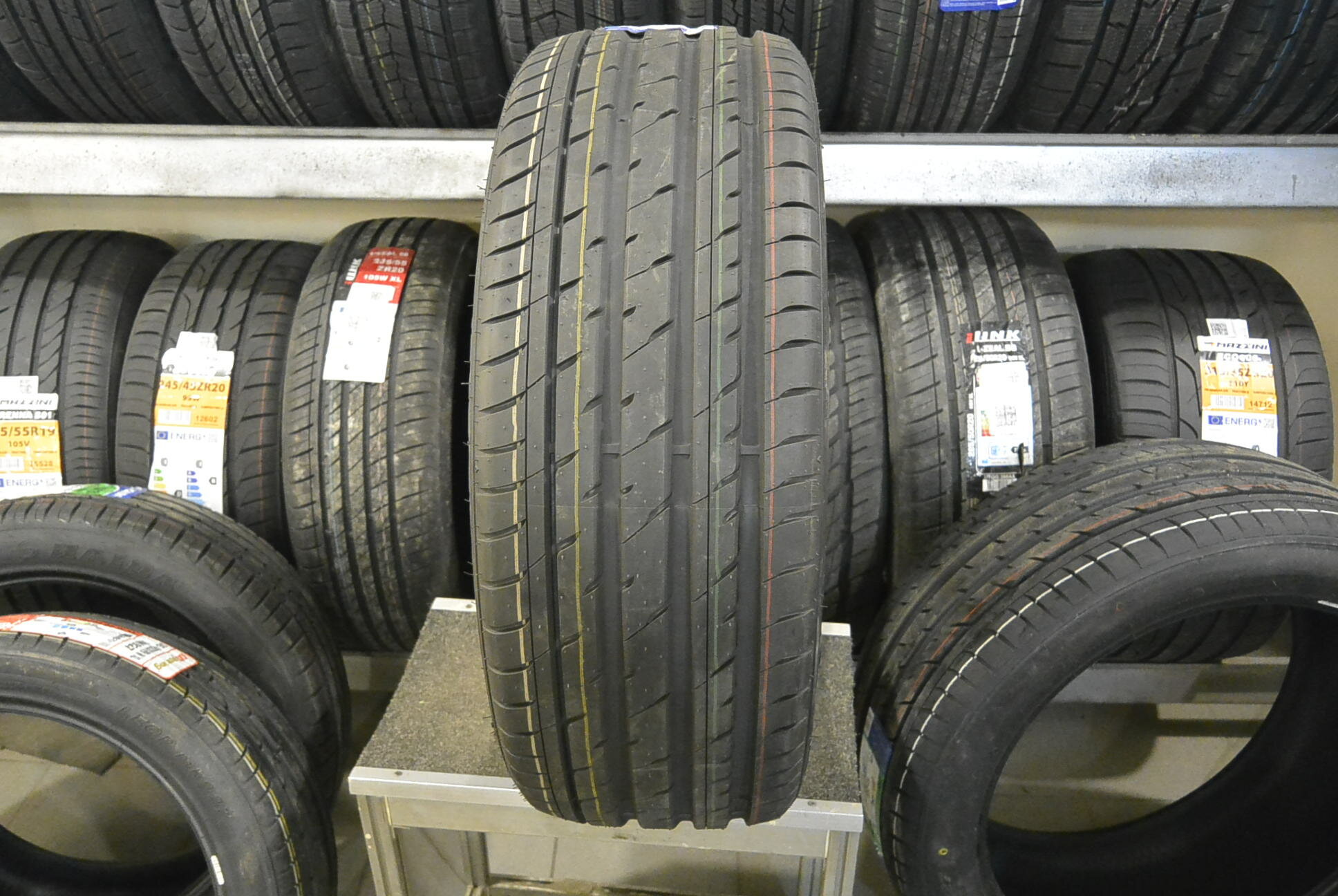 Летняя шина 245/45 R20 Haida HD927 103W XL 2023гв В наличии на сегодня, Доставка на завтра