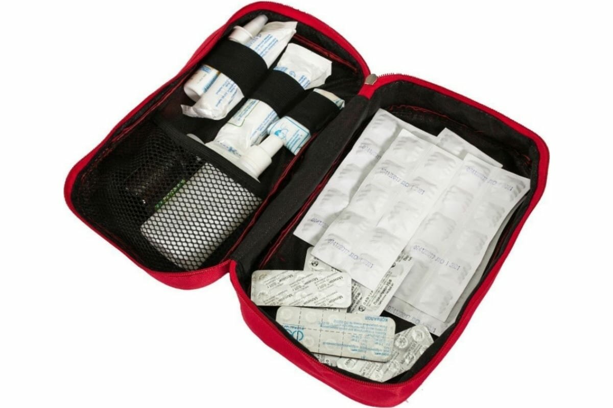 фото AvtoTink Аптечка автомобильная, без медикаментов, красный 71008