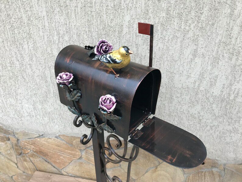 Кованый почтовый ящик для дома и дачи, почтовый ящик ручной работы, Чиж и розы - фотография № 7
