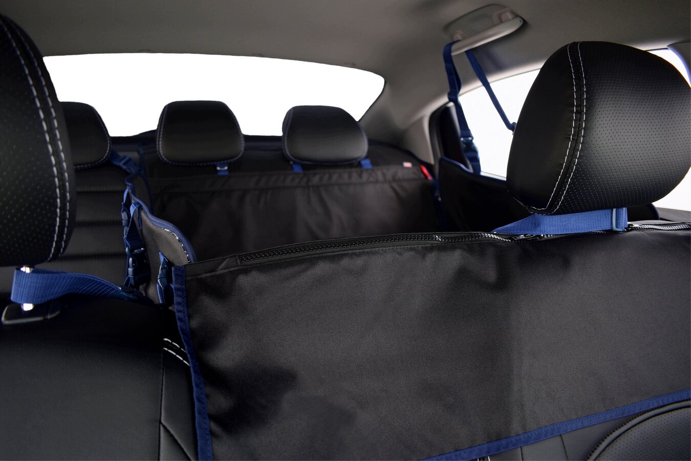 Автогамак для перевозки собак Happy Dog Premium (Хэппи Дог Премиум). На 2/3 заднего сиденья. Цвет: черный с синей окантовкой.