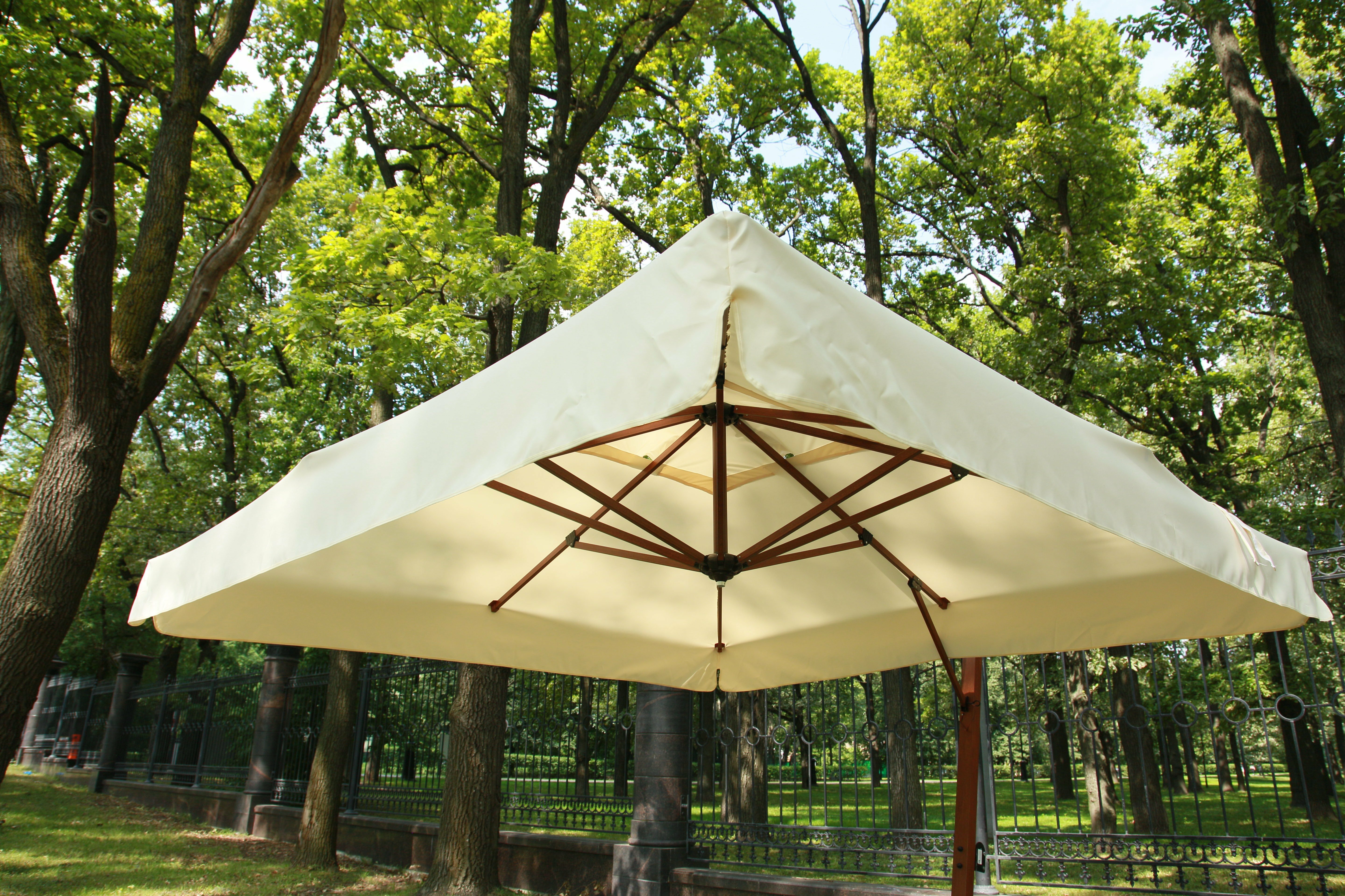 Профeссиональный зонт MAESTRO WOOD 300 квадратный с базой-основанием - фотография № 3