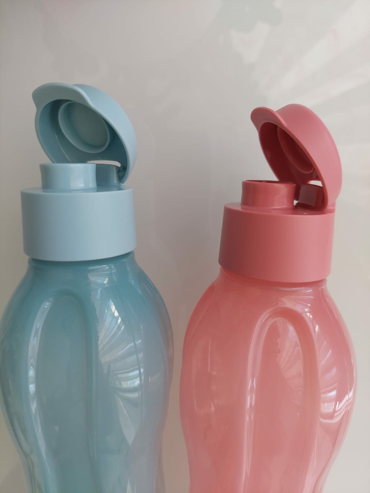 Набор эко-бутылок (750 мл)розовая и серо-голубая 2 шт. Tupperware - фотография № 3