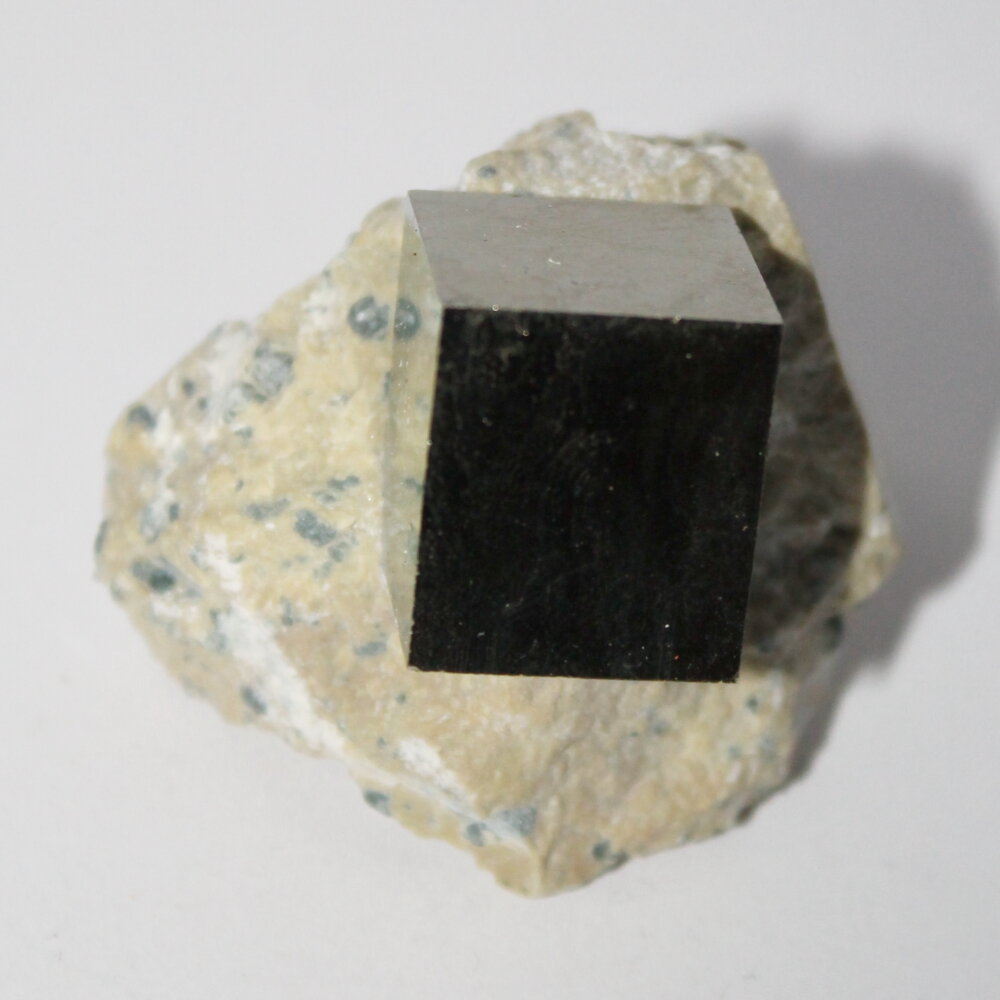 Кристалл Пирита на породе, коллекционный минерал "True Stones" - фотография № 1