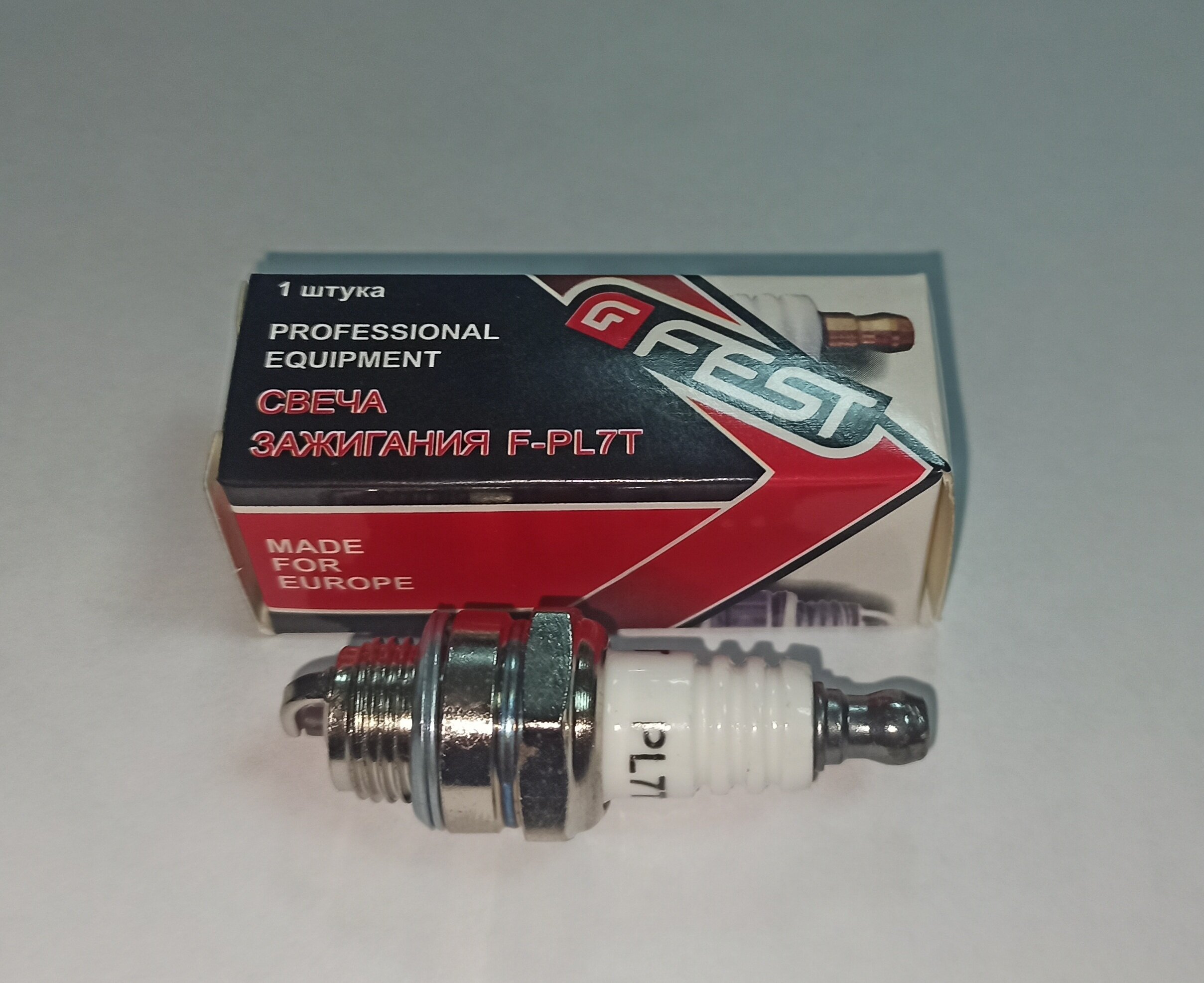 фото Свеча универсальная для бензопил и триммеров F-PL7T