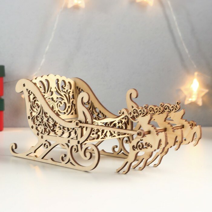 фото Сувенир "Сани" 18х10х11 см Олень 9,5 х 8 см (набор 12 деталей)