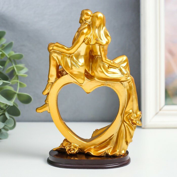 Сувенир полистоун "Влюблённые на сердце" золото с красным 15,5х10,5х6 см - фотография № 4