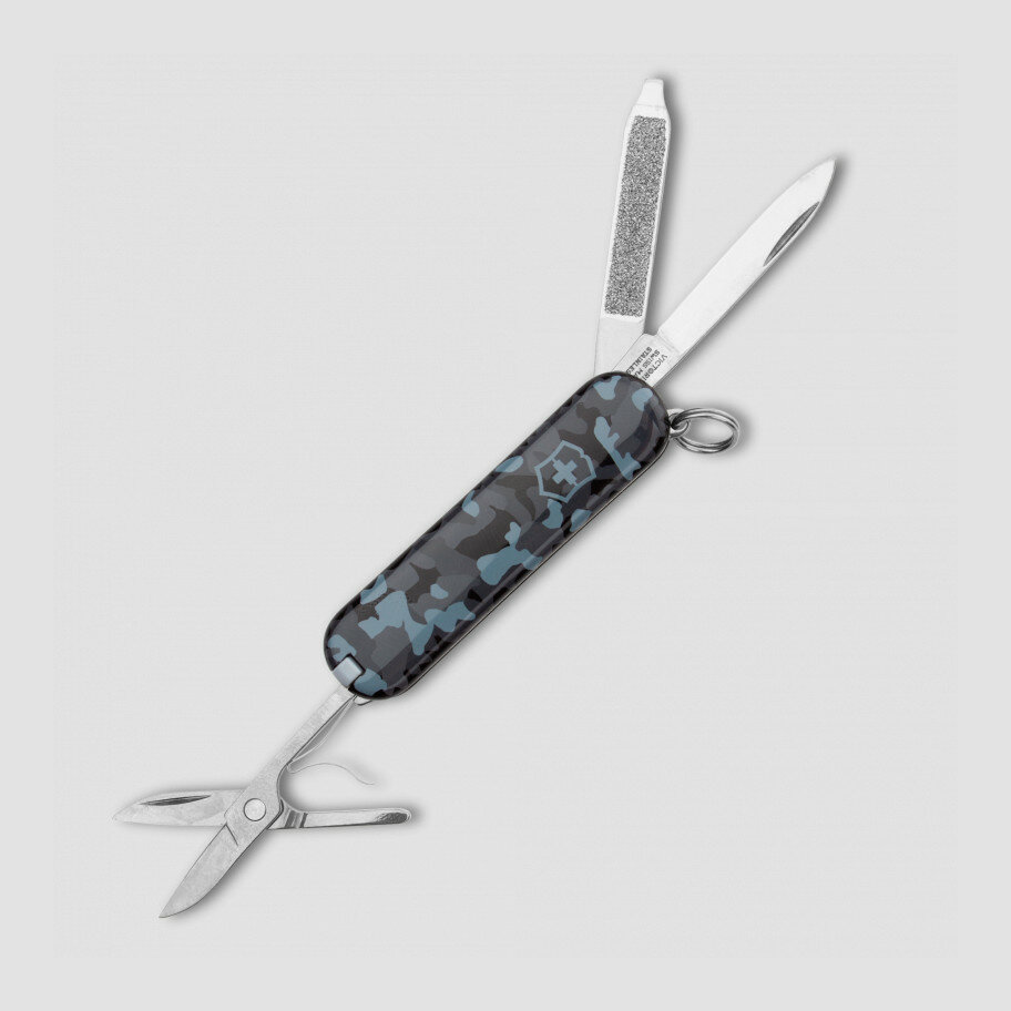 Нож швейцарский складной Victorinox «Classic SD Navy Camouflage», 7 функций, длина клинка: 4.0 см 0.6223.942V