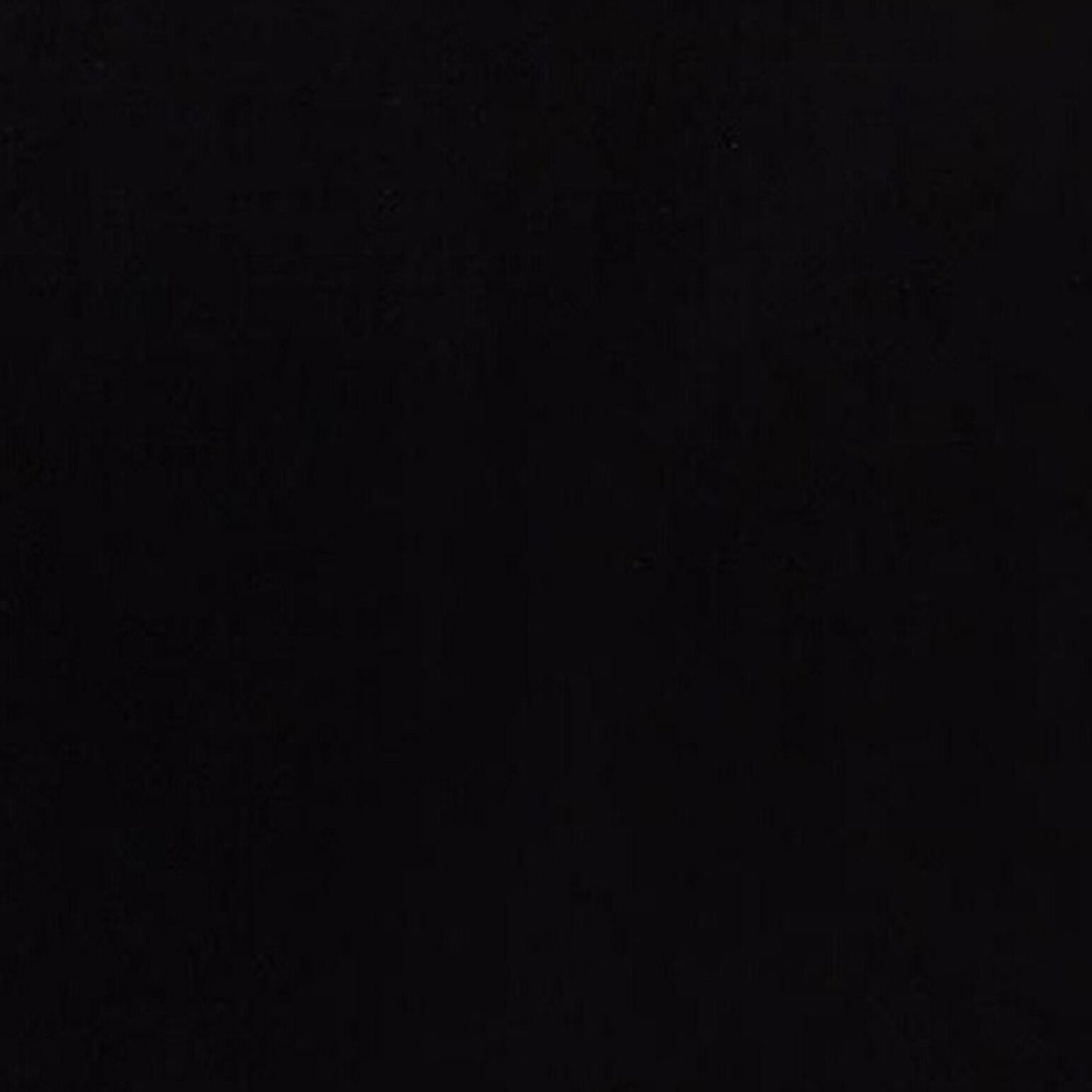 Декоративная самоклеющаяся пленка Delux глянцевая черная 045х2 м