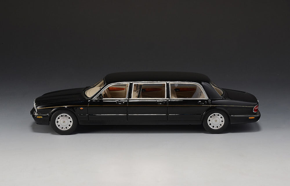 JAGUAR XJ (X308) LIMOUSINE WILCOX EAGLE 2000 BLACK - фотография № 5