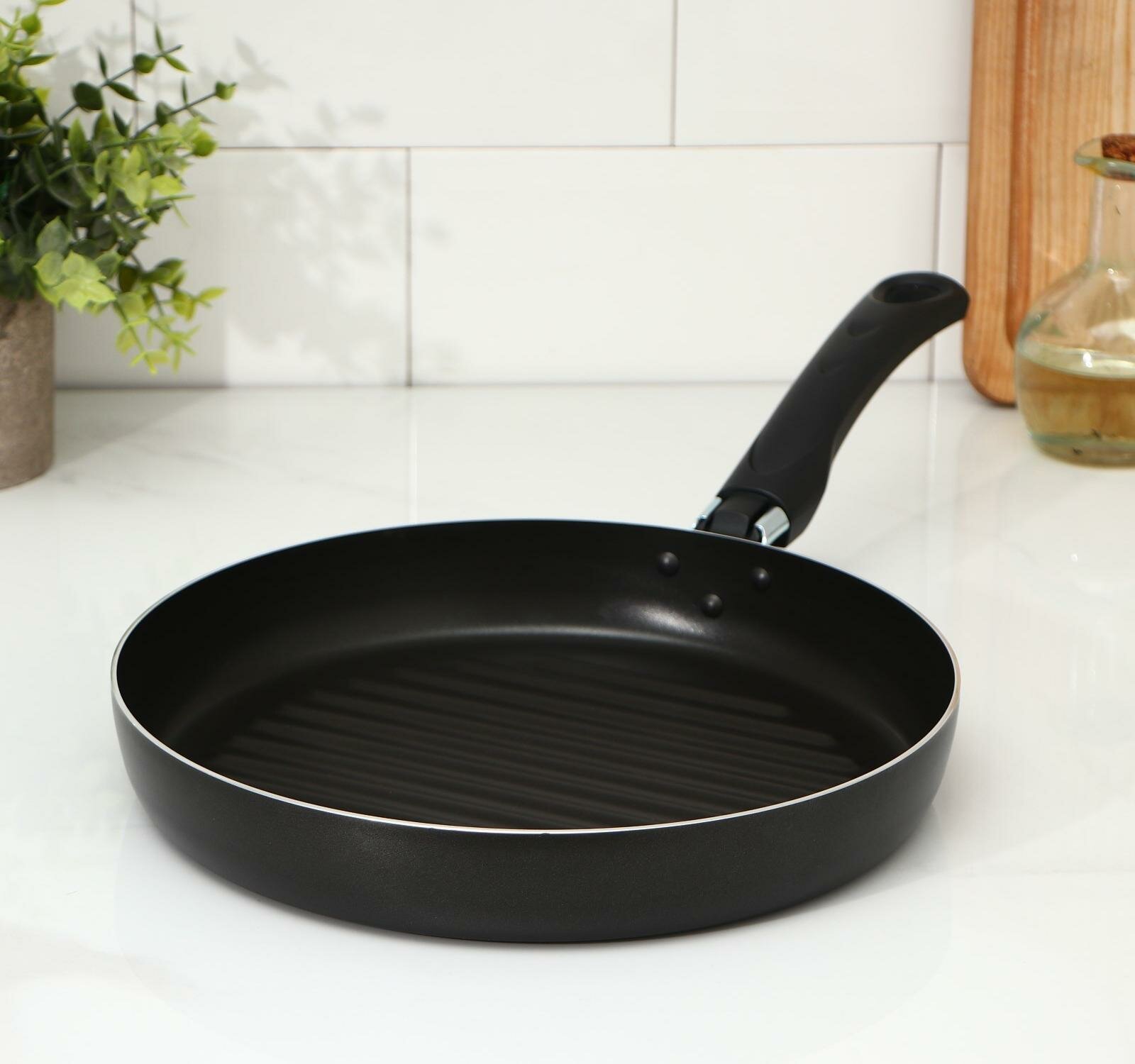 Сковорода-гриль "Хит", d26 см, антипригарное покрытие, цвет чёрный