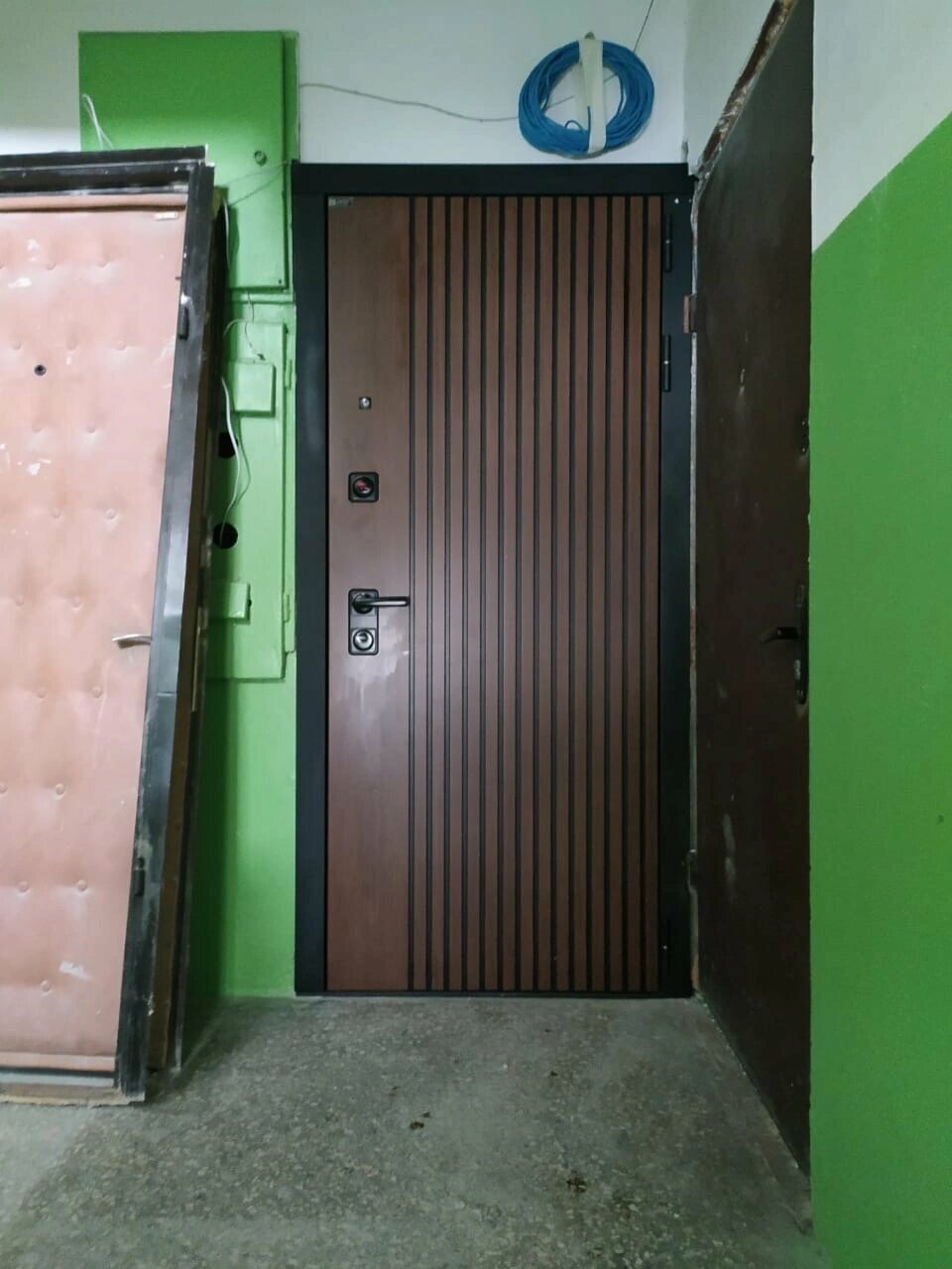 Входная дверь STORM с внутренней панелью 30 астрод , в цвете серый софт рельеф, размер по коробке 960х2050,левая - фотография № 6