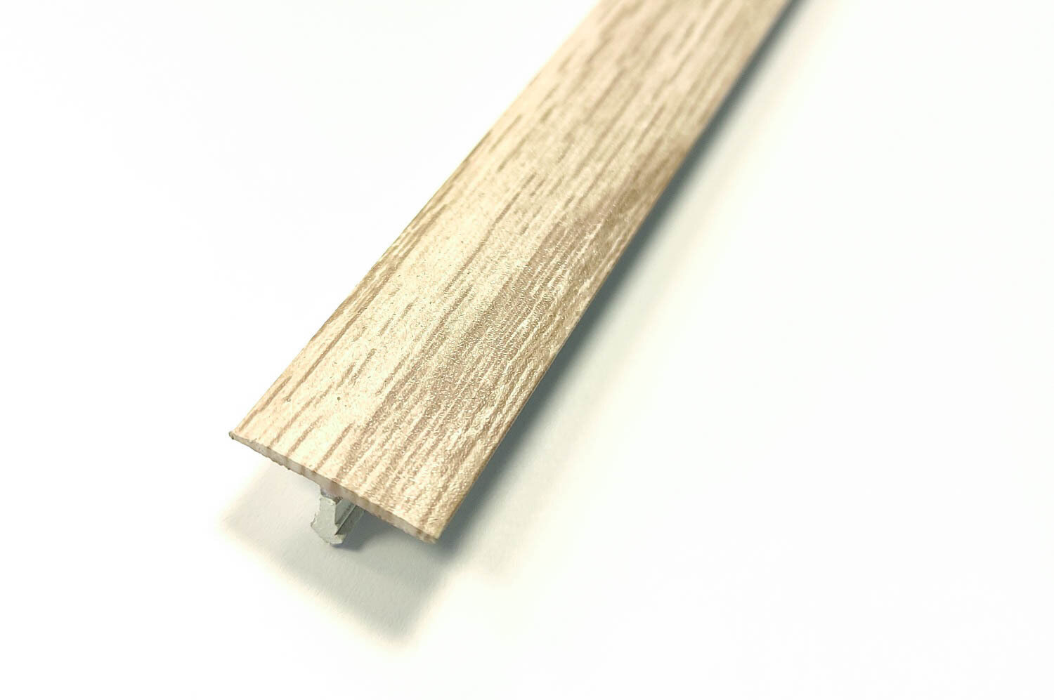 Порожек Т-образный алюминиевый гибкий для напольных покрытий, ширина 18мм, длина 2,7м Мир Профиля АПТ 18.2700 (ОС-011)