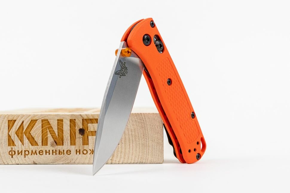 Нож "Mini Bugout" Crucible CPM-S30V Orange CF-Elite 533 от Benchmade