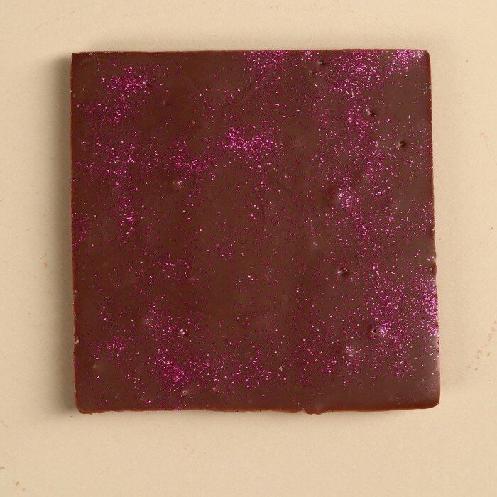 Фабрика счастья Шоколад «Rich Bitch» с розовыми блёстками, 50 г. - фотография № 3