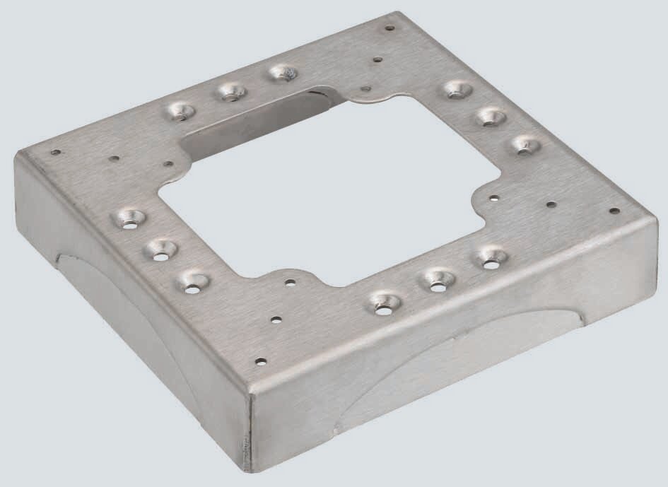 фото Simon Connect Алюминий Цоколь для соединен напольного кабель-канала с 4-мя перфорациями 85x18мм KTA804-8