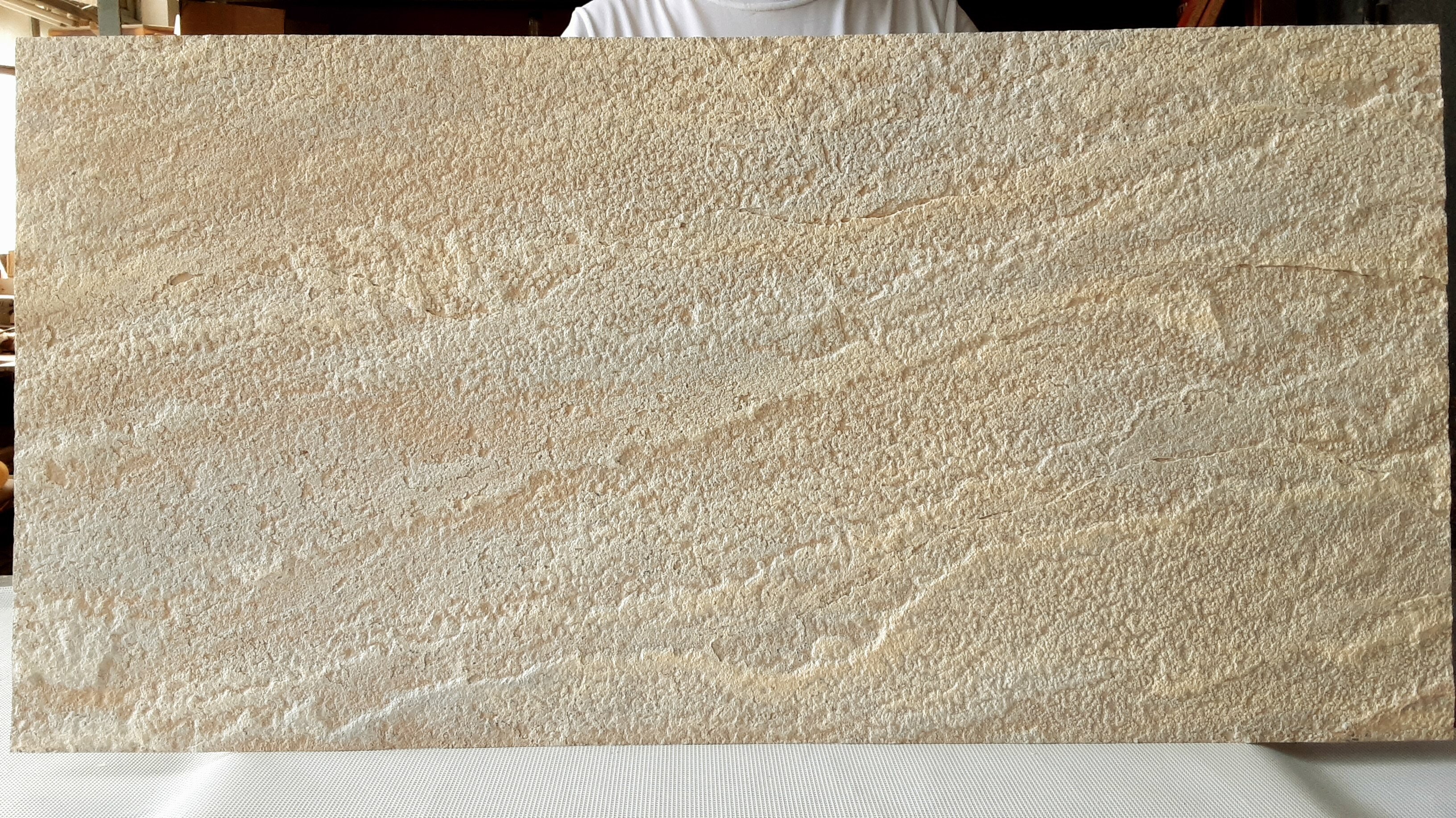 Скол индийского песчаника - отделочные панели ZIKAM из гибкого камня для любых стен. Цвет BEIGE SANDSTONE 1000х500x2.5mm. - фотография № 10