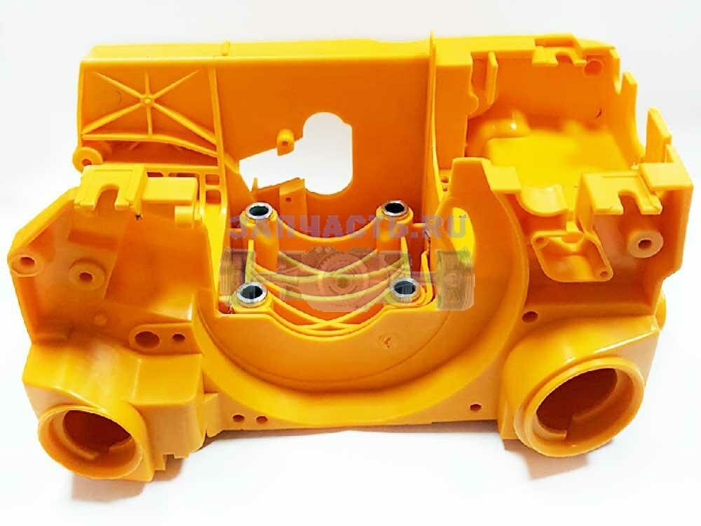 фото Картер (корпус) двигателя для бензопилы PARTNER 351, 371 ( на пружинах )