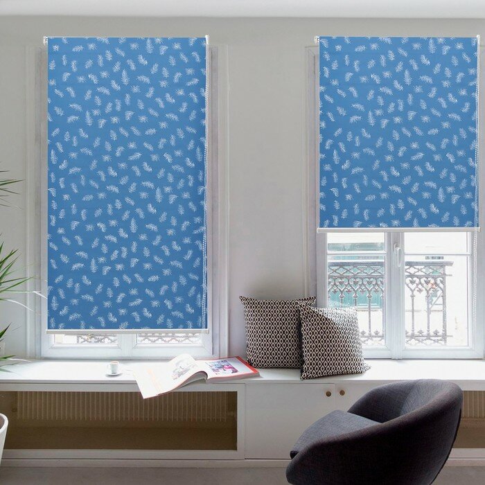 Штора рулонная «Пёрышки», блэкаут, 90×180 см, цвет голубой - фотография № 1