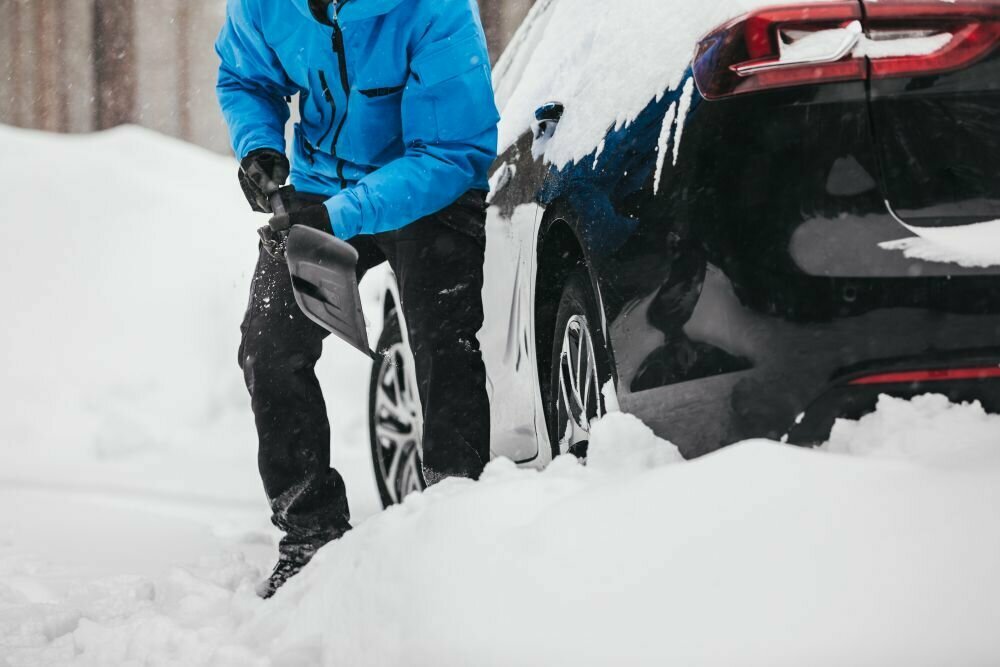 Лопата для уборки снега автомобильная Plantic Auto 18001-01 - фотография № 4