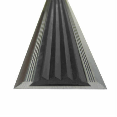 Алюминиевая противоскользящая накладка на ступени с серой резиновой вставкой, длина 2 п/м, ширина 45 мм - фотография № 2