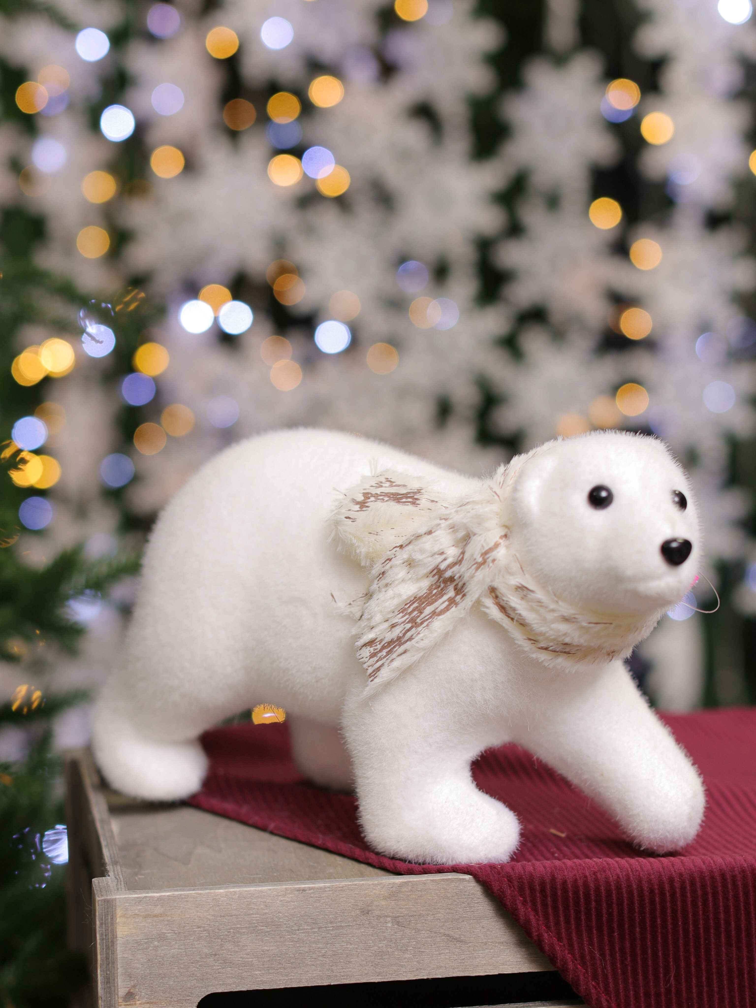 фото Новогодняя фигурка Белый Медведь, 19 см