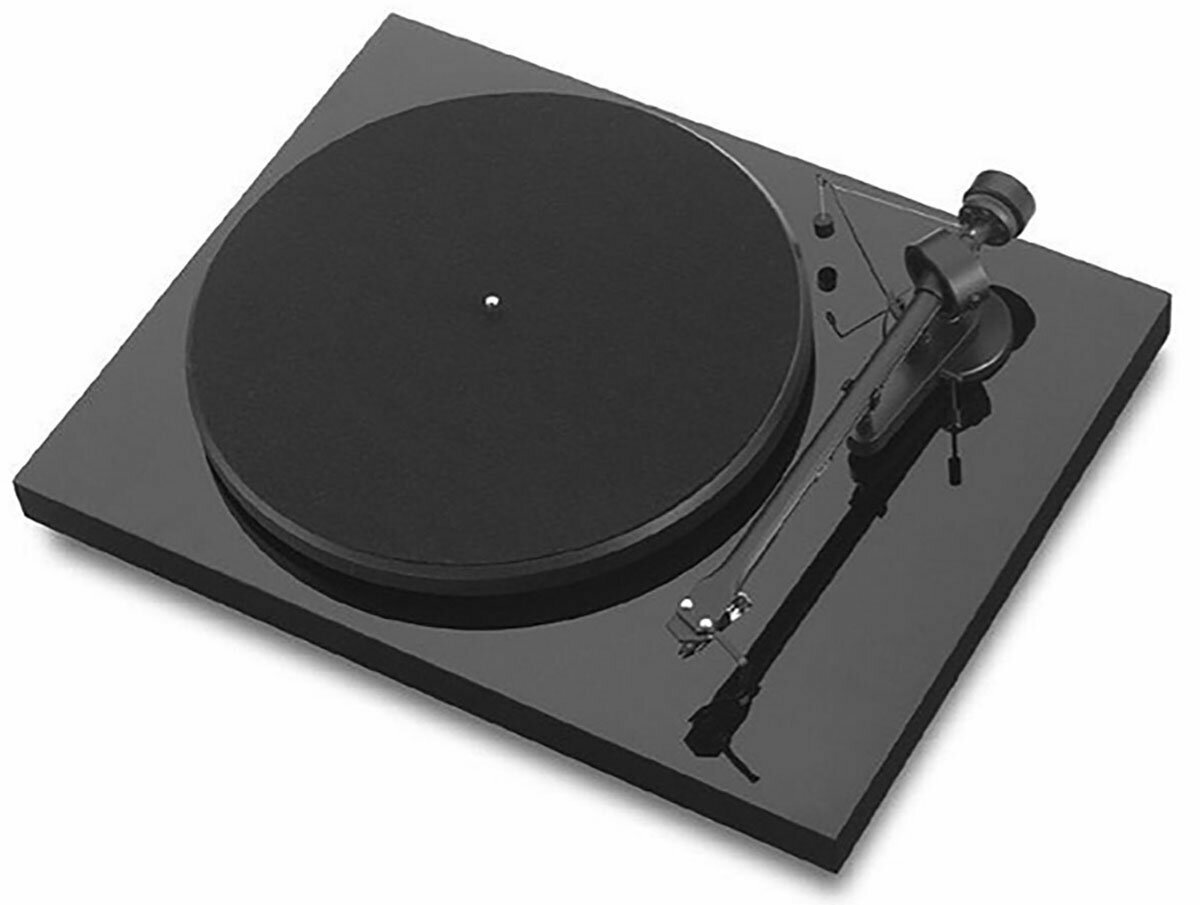 Проигрыватель виниловых дисков Pro-Ject Debut III черный лак