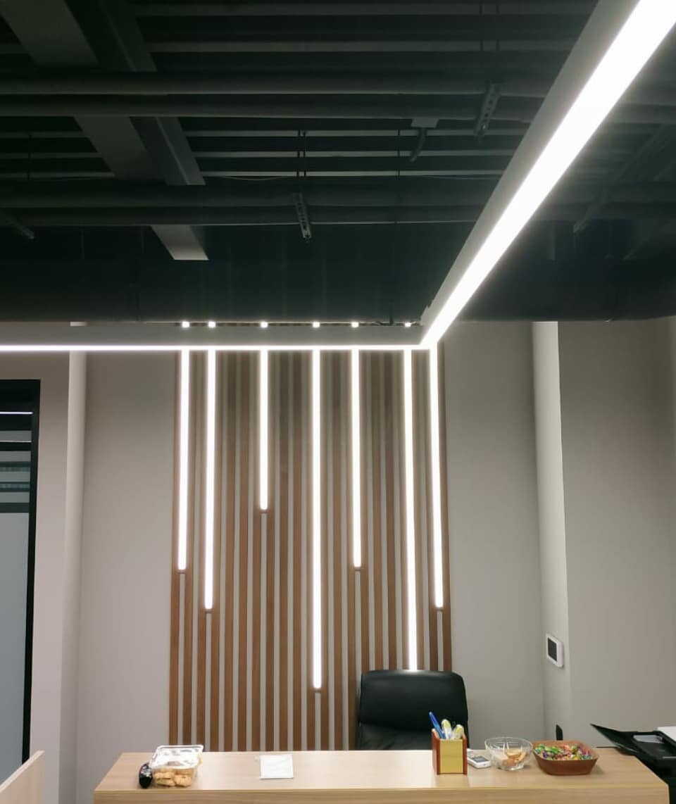 Потолочно-стеновые рейки с подсветкой из Бука 40х20мм - фотография № 2
