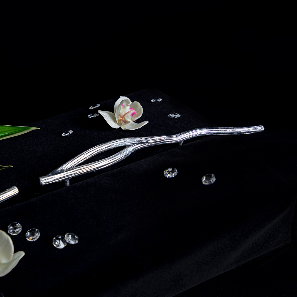 Ручка скоба мебельная BOGACHO Арт Бранч левая серебристого цвета ручная работа - фотография № 3