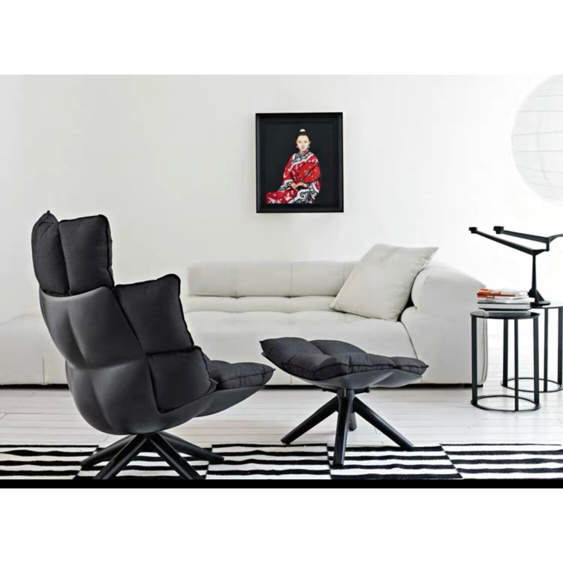Кресло в стиле B&B ITALIA HUSK OUTDOOR (с высокой спинкой, черный пластик, ножки черное дерево + металл, черная ткань) - фотография № 1