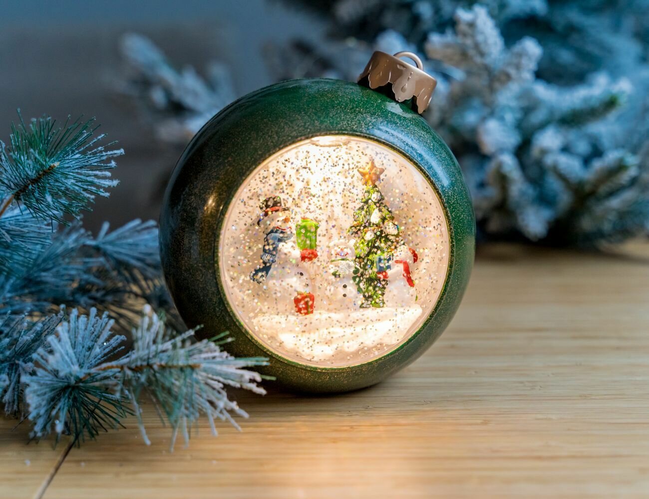 Светящийся музыкальный снежный шар снежная семья LED-подсветка 16.5 см батарейки Peha Magic PT-22270