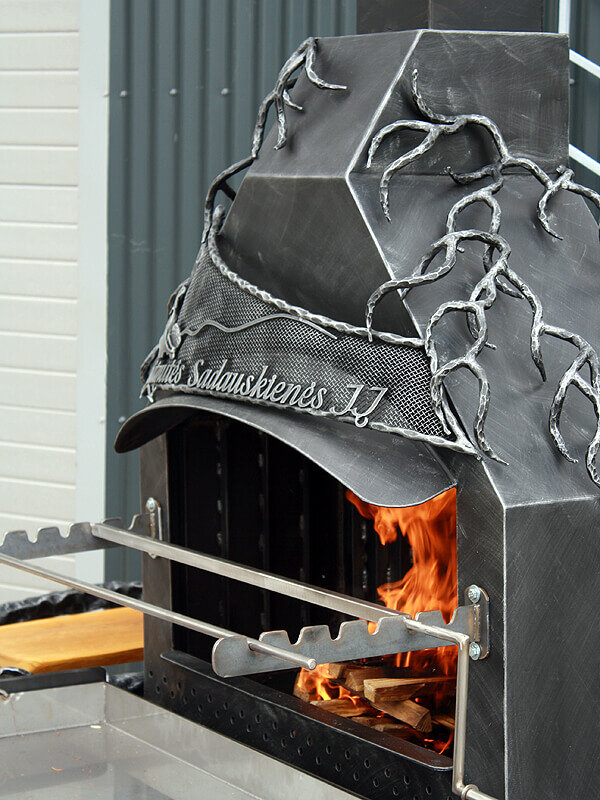 Печь - гриль для жарки поросят и баранов с вертелом, металлическая с элементами ковки "Ветки дерева" - фотография № 7