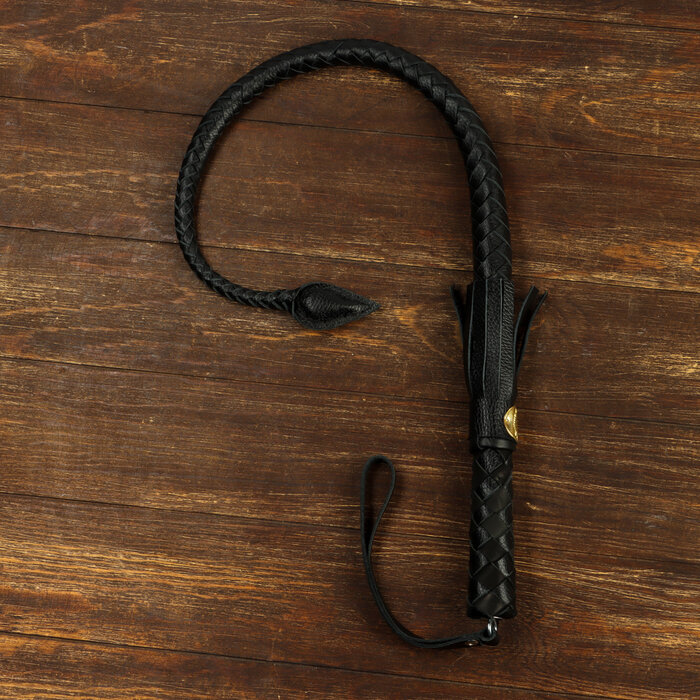 Нагайка уральская, оплетёная ручка, натуральная кожа, черная - фотография № 1