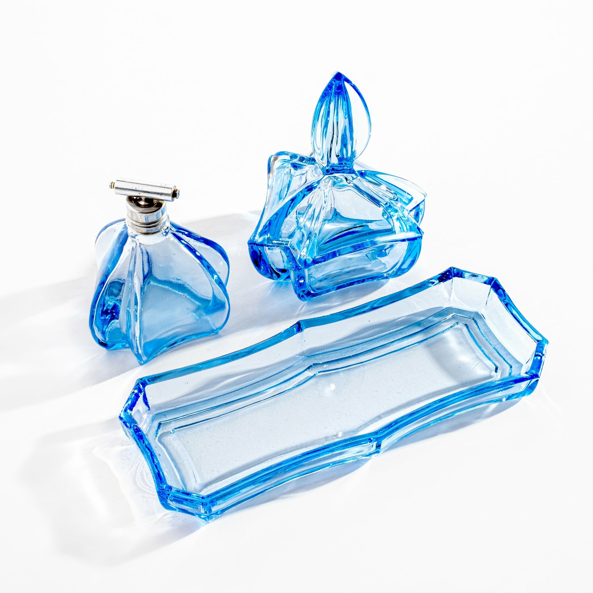 фото Набор дамский из трёх изящных предметов (для туалетного столика), синее стекло