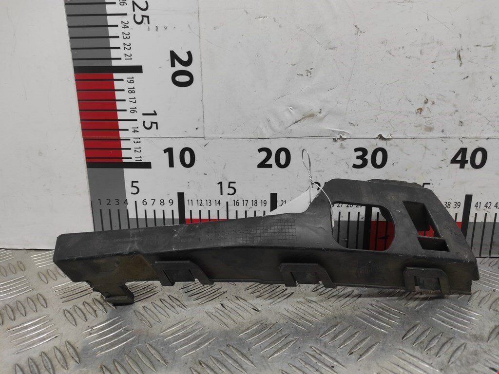 Кронштейн (крепление) переднего бампера правый Ford Focus 2 арт. 2221635