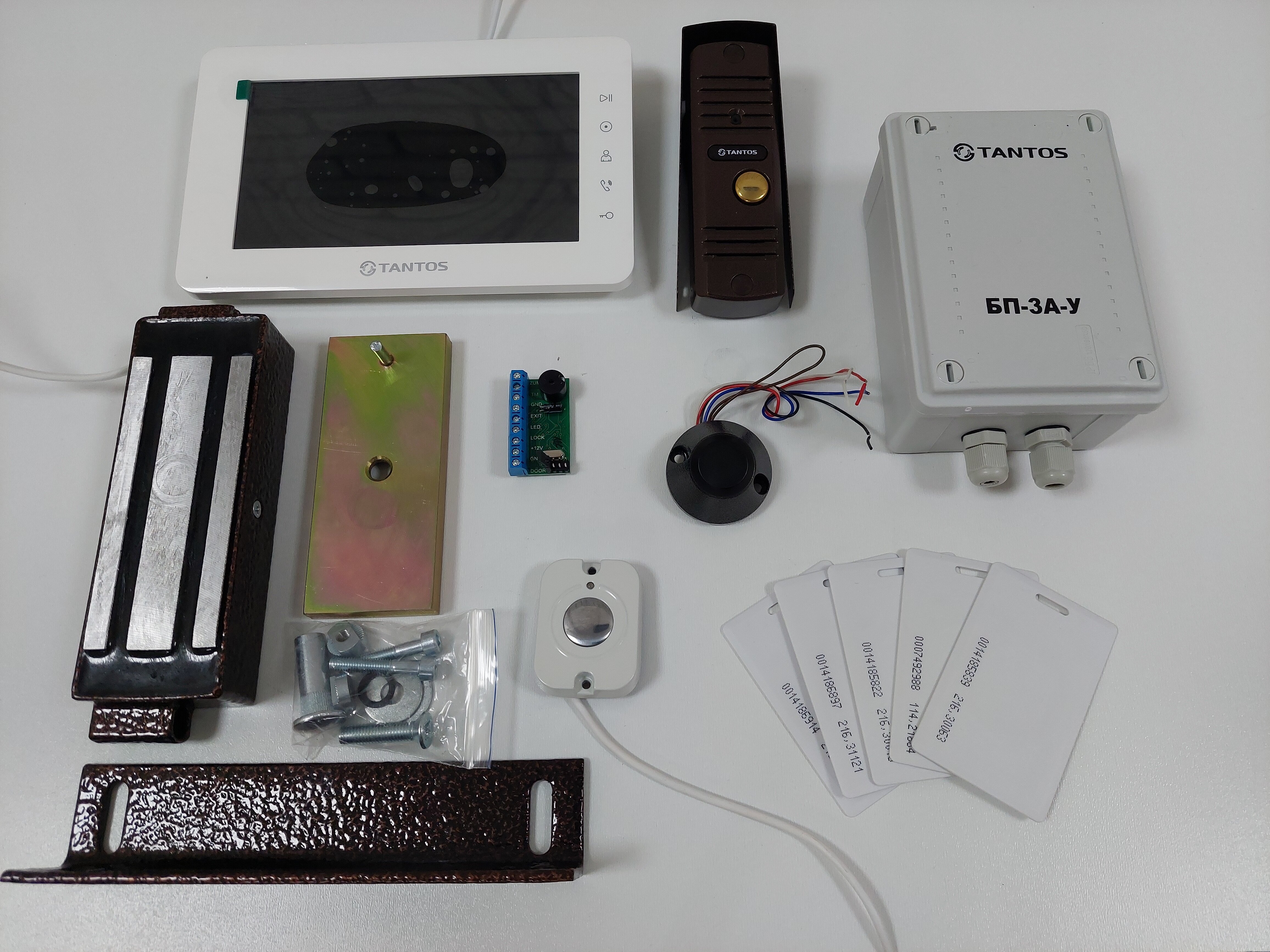 Видеодомофон Mia Kit с электромагнитным замком и уличным блоком питания. Комплект №12. - фотография № 2